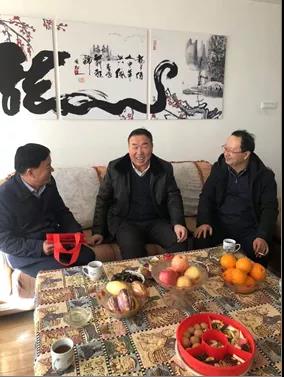 敦煌種業(yè)領(lǐng)導(dǎo)看望慰問公司老干部、老黨員及困難黨員職工