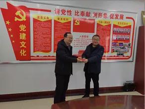敦煌種業(yè)領(lǐng)導(dǎo)看望慰問公司老干部、老黨員及困難黨員職工