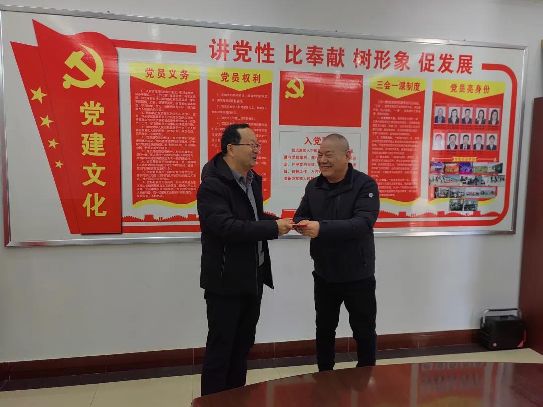 敦煌種業(yè)領(lǐng)導(dǎo)看望慰問公司老干部、老黨員及困難黨員職工